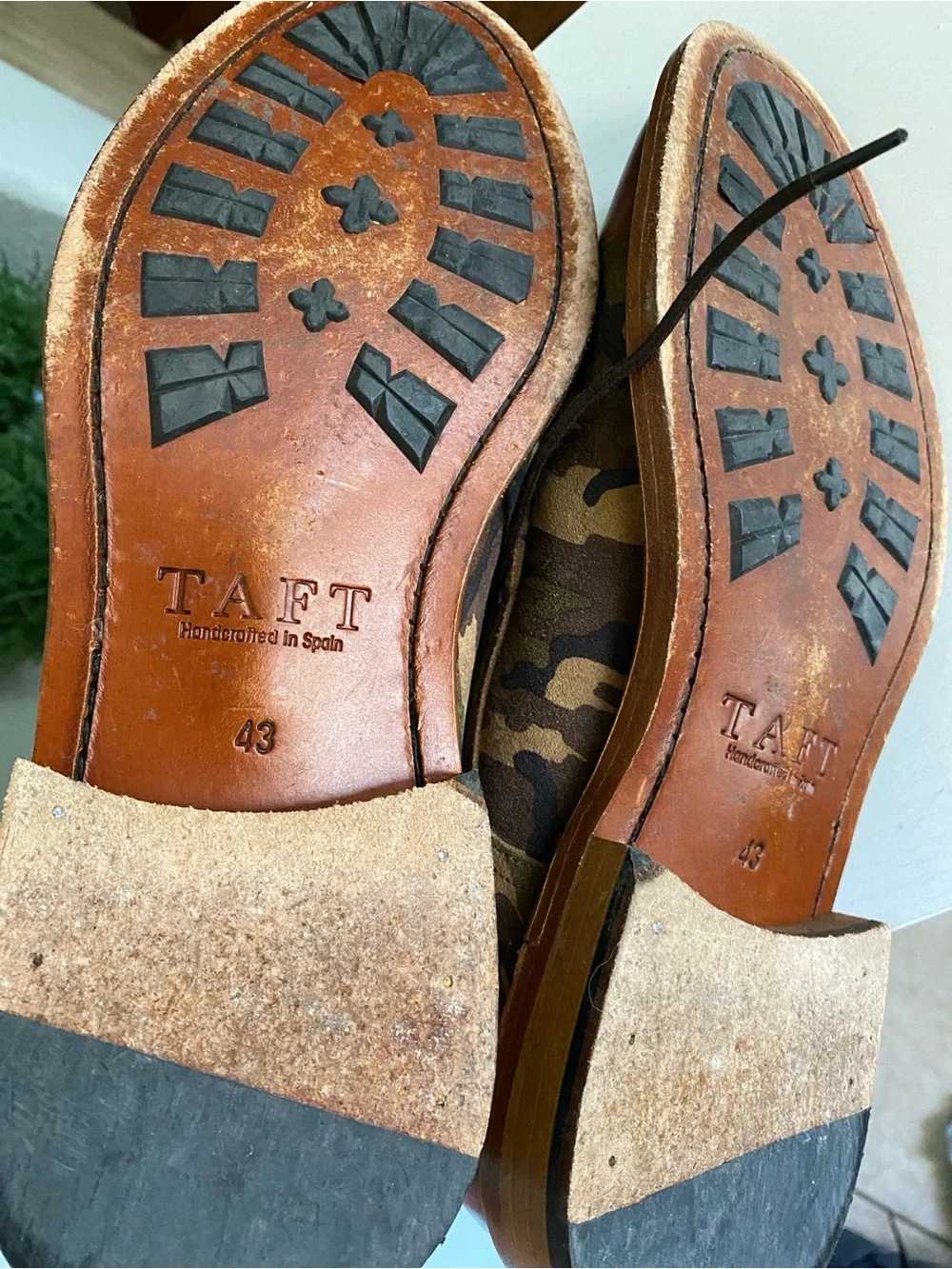 Taft Troy Boots in a camouflage fabric  size 10